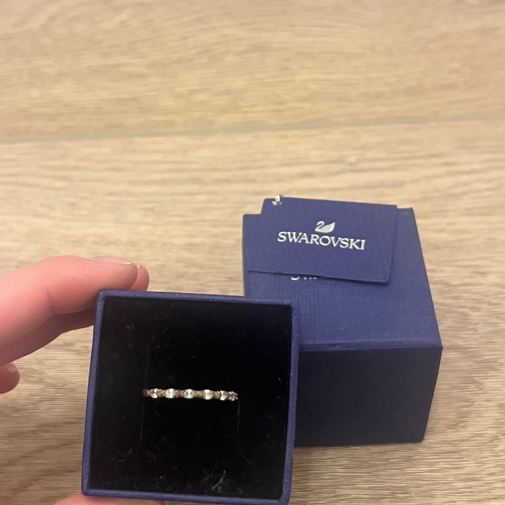Swarovski Vittore ring
Marquise cut, White, Rose gold-tone plated